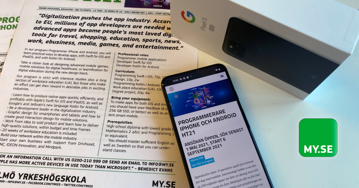 En smartphone som visar en webbplats placeras bredvid sin ruta ovanpå tryckta artiklar om apputveckling. MY.SE-logotypen syns i det nedre högra hörnet.