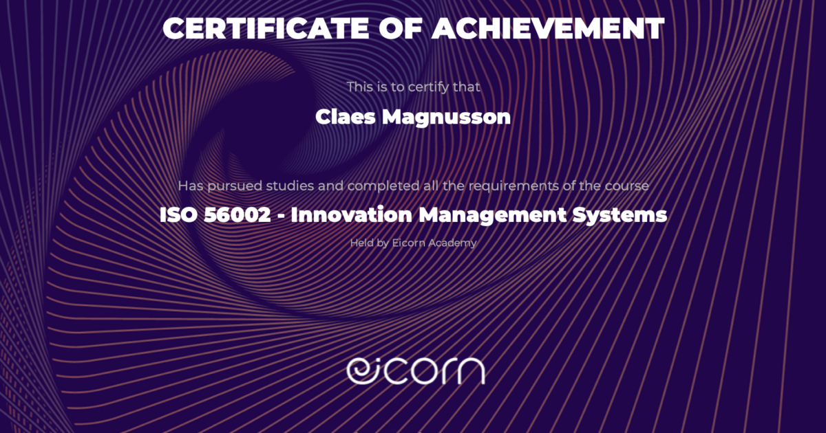 Intyg tilldelat Claes Magnusson för avslutad kurs ISO 56002 - Innovationsledningssystem av Ecorn Academy, daterat 2020-05-28, med en lila abstrakt linjebakgrund.
