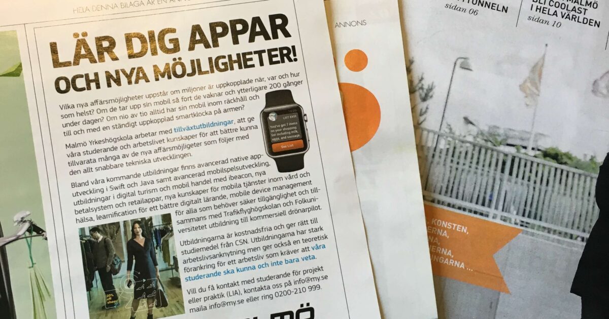 En närbild av tidningar och tidskrifter på svenska, inklusive Dagens industri och en annons om lärappar från Malmö Yrkeshögskola, med ett foto på en smartklocka och en telefon.