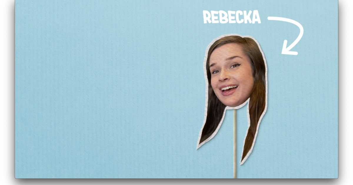 Ett utklippt foto av en leende kvinna på en pinne är märkt "Rebecka" med en pil, mot en ljusblå bakgrund.
