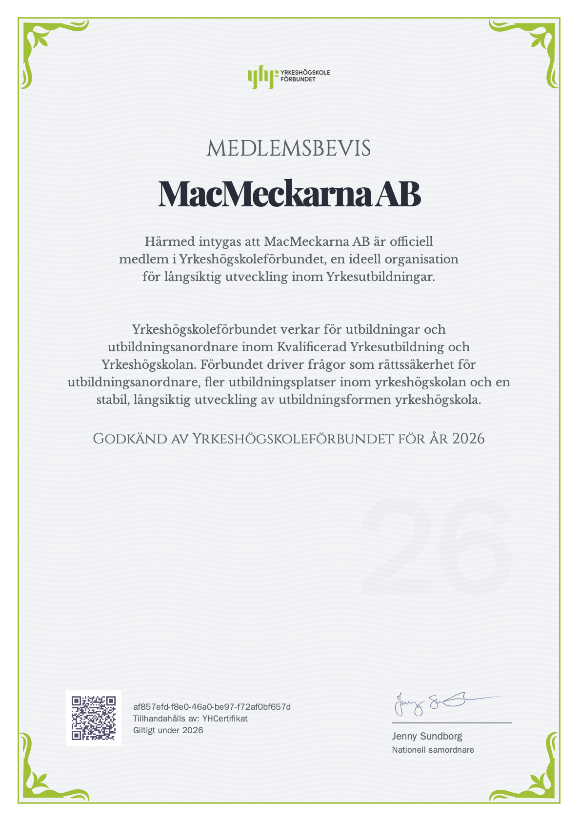 Ett svenskt medlemsbevis för MacMeckarna AB från Yrkeshögskoleförbundet, som bekräftar officiellt medlemskap för 2026, med text, logotyper, en signatur och en svag 26:a i bakgrunden.